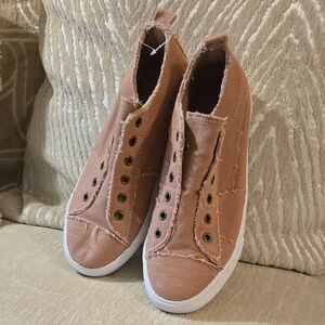 Stylish Slip-On Sneakers - Pink